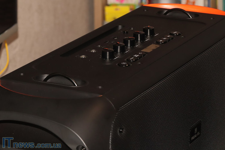 REAL-EL_X-795_portable_acoustics